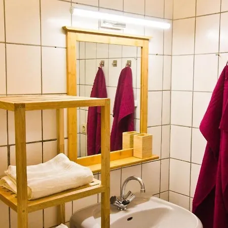 Ara Monteurszimmer *