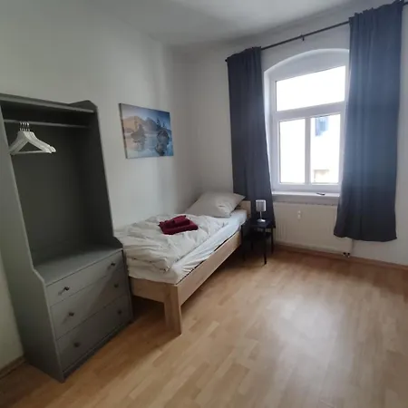 Ara Monteurszimmer *