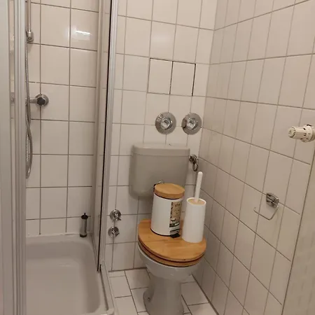 Ara Monteurszimmer *