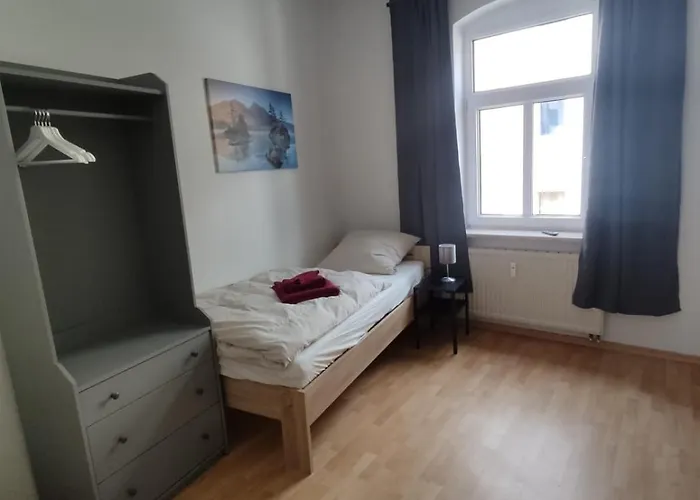 Ara Monteurszimmer *